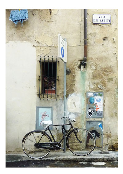 Dieses Bild hat ein leeres Alt-Attribut. Der Dateiname ist Fahrrad-in-Florenz.jpg